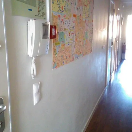 Metro Hostal *