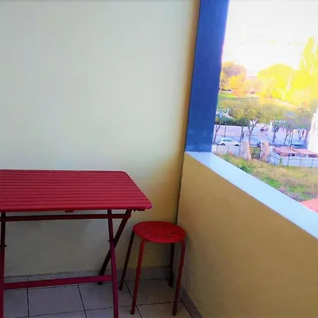 Metro Hostal *