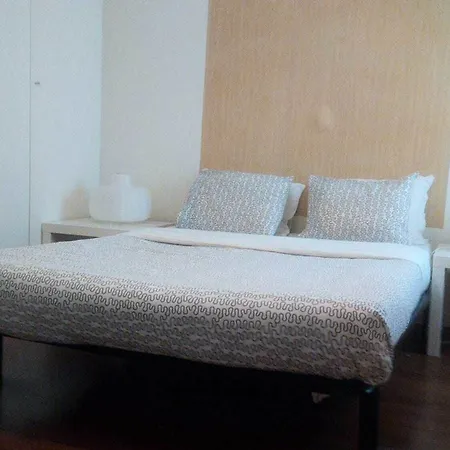 Metro Hostal *