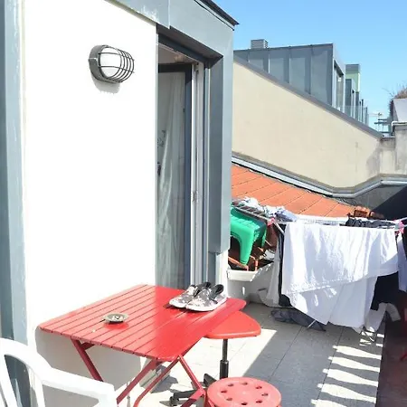 里斯本地铁旅舍